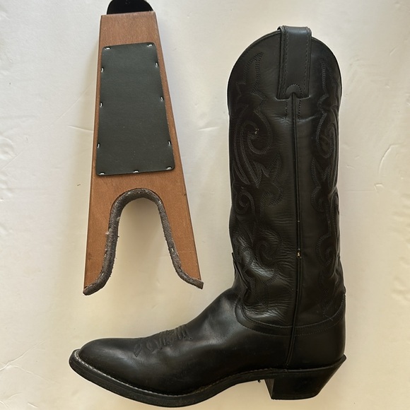 Justin Black Leather Pointed Toe Cowboy Boots - Picture 2 of 7